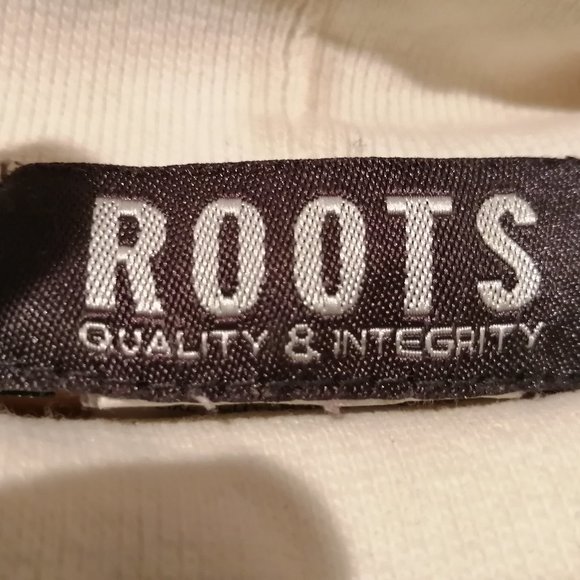 Early 2000's Roots Turtleneck in Perfect Condition - Picture 3 of 3
